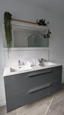 Salle de bains dans l'établissement Les Appartements de Viarmes et de Guernisac