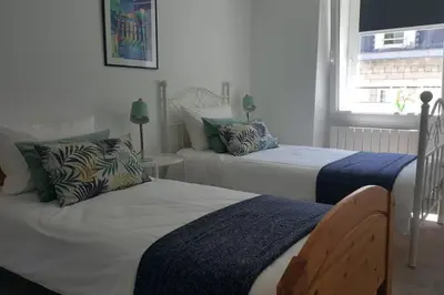Un ou plusieurs lits dans un hébergement de l'établissement Les Appartements de Viarmes et de Guernisac