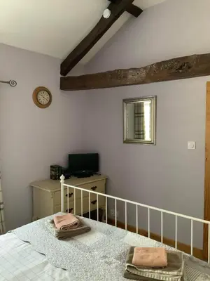 Télévision ou salle de divertissement dans l'établissement Le Cloître