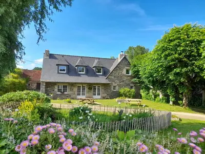 Jardin de l'établissement Gîte de charme 14 personnes labellisé Clévacances 3 étoiles