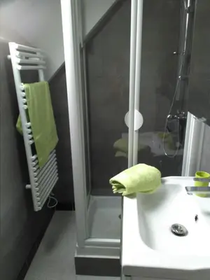 Salle de bains dans l'établissement Appartement indépendant Ar Neiz