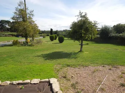 Jardin de l'établissement En Bretagne, villa de 2 à 8 pers , meublé de tourisme 3 étoiles nichée dans un écrin de verdure à 2500m de la plage