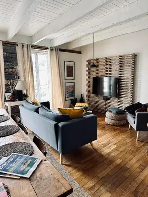 Télévision ou salle de divertissement dans l'établissement La Maison des Vignes - Terrasse & balcon