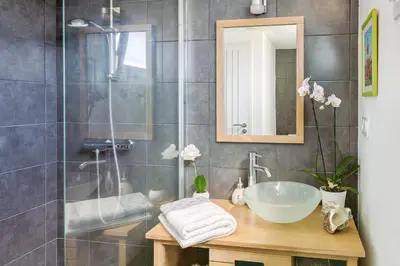 Salle de bains dans l'établissement Le Nominoë - Studio à Lampaul-Plouarzel