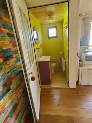 Salle de bains dans l'établissement Tipergwendiou