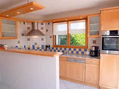 Cuisine ou kitchenette dans l'établissement Holiday Home in Plouneour near Sandy Beach