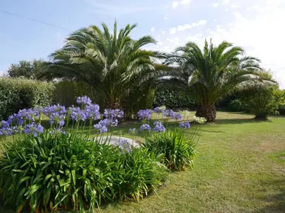 Jardin de l'établissement Holiday Home in Plouneour near Sandy Beach