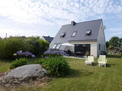 Jardin de l'établissement Holiday Home in Plouneour near Sandy Beach