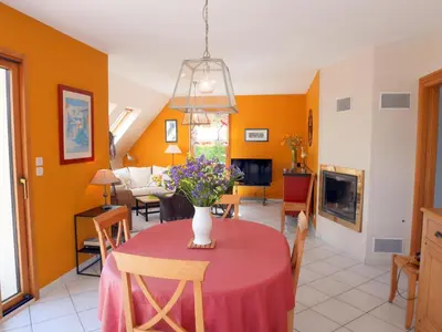 Coin salon dans l'établissement Holiday Home in Plouneour near Sandy Beach