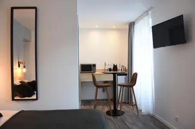 Télévision ou salle de divertissement dans l'établissement nuit sur le pont 5