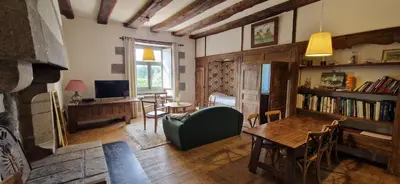 Télévision ou salle de divertissement dans l'établissement Appartement de charme au Manoir !