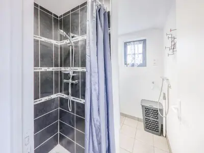 Salle de bains dans l'établissement Holiday Home Le Coup de Coeur by Interhome