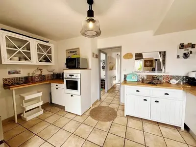 Cuisine ou kitchenette dans l'établissement La villa Ty Mor Braz