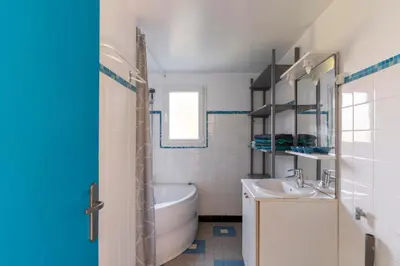 Salle de bains dans l'établissement Kervarch