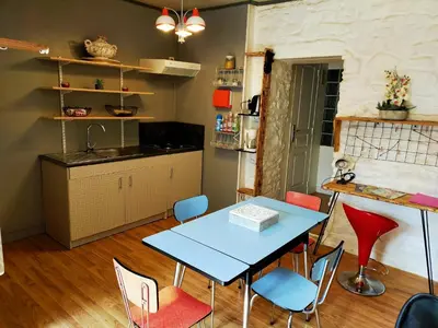Cuisine ou kitchenette dans l'établissement L'éléphant Blanc de ConcarnOLoc