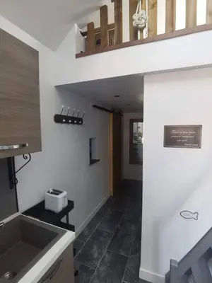Cuisine ou kitchenette dans l'établissement GÎTE 200 M BORD DE MER SUR GR34