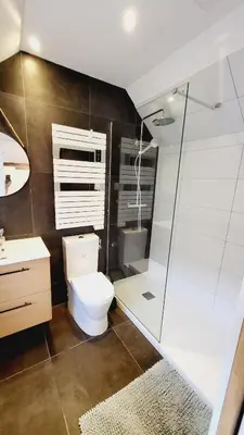 Salle de bains dans l'établissement KerLudi Le Ptit St Roch, gîte de charme 5km de la mer