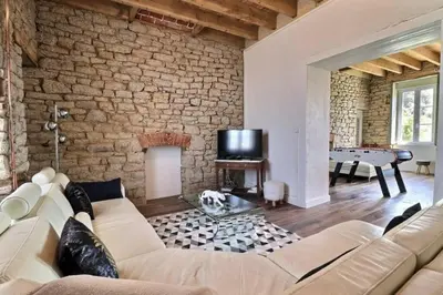 Télévision ou salle de divertissement dans l'établissement Maison de famille Penmarch