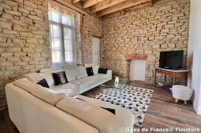 Télévision ou salle de divertissement dans l'établissement Maison de famille Penmarch