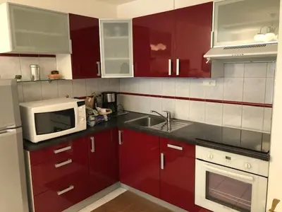 Cuisine ou kitchenette dans l'établissement Appartement cosy 100m plage de Pentrez
