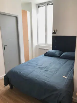 Un ou plusieurs lits dans un hébergement de l'établissement Studio Chateaulin Centre