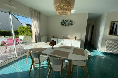 Coin salon dans l'établissement L'olivier du Cabellou, à 900 m des plages