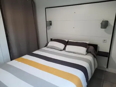 Un ou plusieurs lits dans un hébergement de l'établissement La Poterie - Appartement avec balcon et parking privé