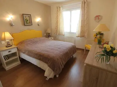 Un ou plusieurs lits dans un hébergement de l'établissement Maison 3* lumineuse à Fouesnant, proche centre, 6 pers., jardin, terrasse, à 4 km des plages - FR-1-481-82
