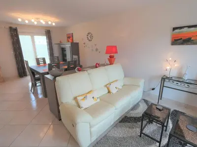 Cuisine ou kitchenette dans l'établissement Maison 3* lumineuse à Fouesnant, proche centre, 6 pers., jardin, terrasse, à 4 km des plages - FR-1-481-82
