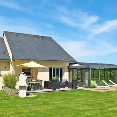 Villa charmante proche de Kersaint-Plabennec avec piscine privée