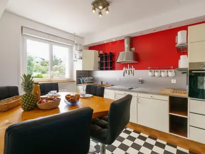 Cuisine ou kitchenette dans l'établissement Apartment l'Atlantique by Interhome