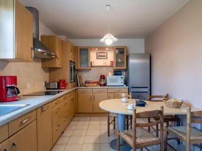 Cuisine ou kitchenette dans l'établissement Holiday Home Ty Louarn by Interhome
