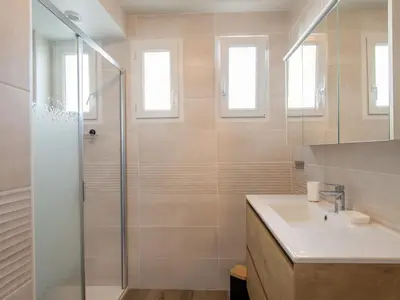 Salle de bains dans l'établissement Holiday Home Ty Louarn by Interhome