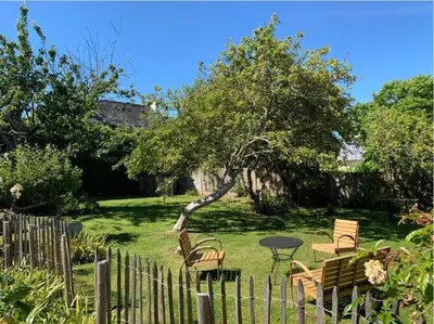 Jardin de l'établissement Holiday Home in Locquirec near Sandy Beach
