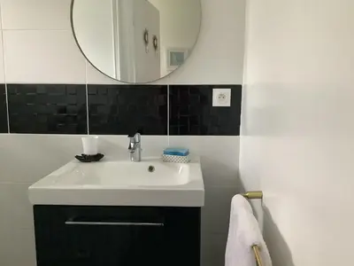 Salle de bains dans l'établissement Les Bruyeres