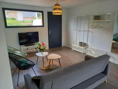 Télévision ou salle de divertissement dans l'établissement Les Lodges de Beg Leguer - côte de granit rose