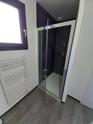 Salle de bains dans l'établissement Les Lodges de Beg Leguer - côte de granit rose