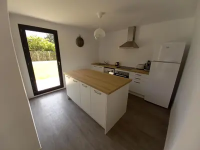 Cuisine ou kitchenette dans l'établissement Les Lodges de Beg Leguer - côte de granit rose