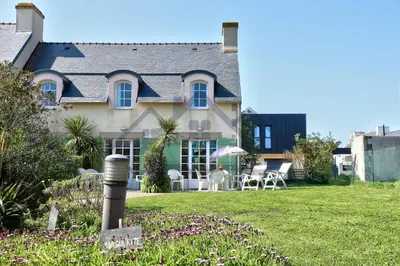 Jardin de l'établissement LocaLise - Maison G5 au Guilvinec - A 50m de la mer avec jardin et piscine - Tout à pied, plages, port, centre, commerces, marché - Wifi inclus - Animaux bienvenus - Linge de lit inclus