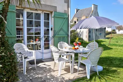 Jardin de l'établissement LocaLise - Maison G5 au Guilvinec - A 50m de la mer avec jardin et piscine - Tout à pied, plages, port, centre, commerces, marché - Wifi inclus - Animaux bienvenus - Linge de lit inclus