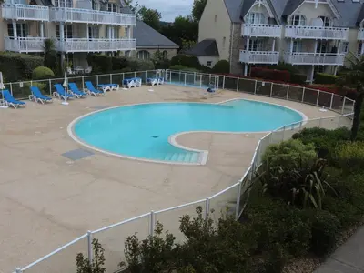 Piscine de l'établissement Fouesnant, Appartement avec piscine chauffée, plage à pied - FR-1-481-83 ou située à proximité