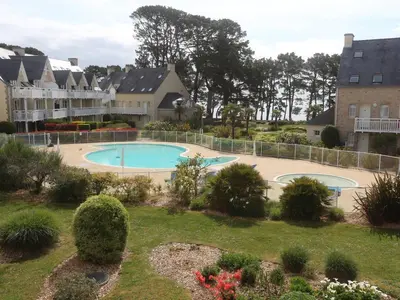 Piscine de l'établissement Fouesnant, Appartement avec piscine chauffée, plage à pied - FR-1-481-83 ou située à proximité