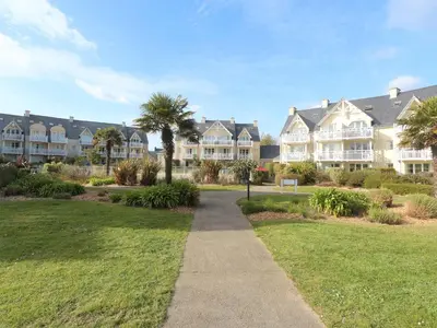 Jardin de l'établissement Fouesnant, Appartement avec piscine chauffée, plage à pied - FR-1-481-83