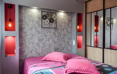 Un ou plusieurs lits dans un hébergement de l'établissement 3 Bedroom Gorgeous Home In Milizac