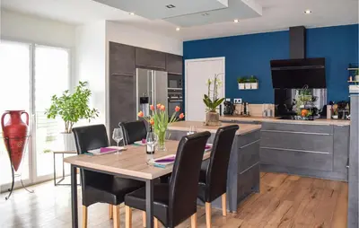 Cuisine ou kitchenette dans l'établissement 3 Bedroom Gorgeous Home In Milizac