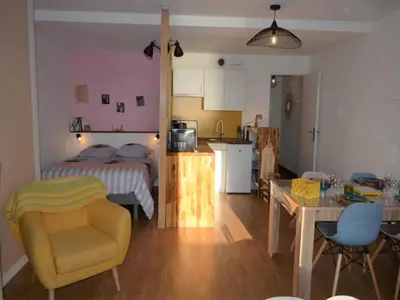 Un ou plusieurs lits dans un hébergement de l'établissement Studio in Plougasnou with Sea View and Beaches