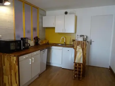 Cuisine ou kitchenette dans l'établissement Studio in Plougasnou with Sea View and Beaches