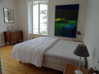 Un ou plusieurs lits dans un hébergement de l'établissement Villa in Primel with Sea View and Beach Access