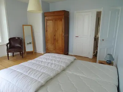 Un ou plusieurs lits dans un hébergement de l'établissement Villa in Primel with Sea View and Beach Access