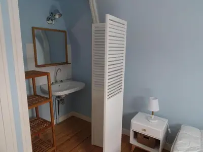 Salle de bains dans l'établissement Villa in Primel with Sea View and Beach Access